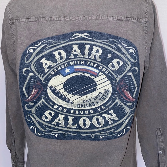 ADAIR’S SALOON DALLAS TEXAS GRAPHIC BACK SHIRT - Picture 2 of 4